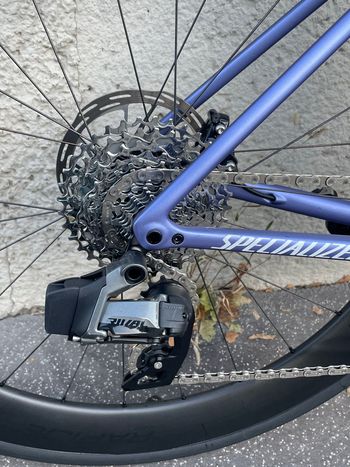 Used Specialized Tarmac SL8 Expert 2024 2024 Road & Gravel, Morado — image 14 of 16