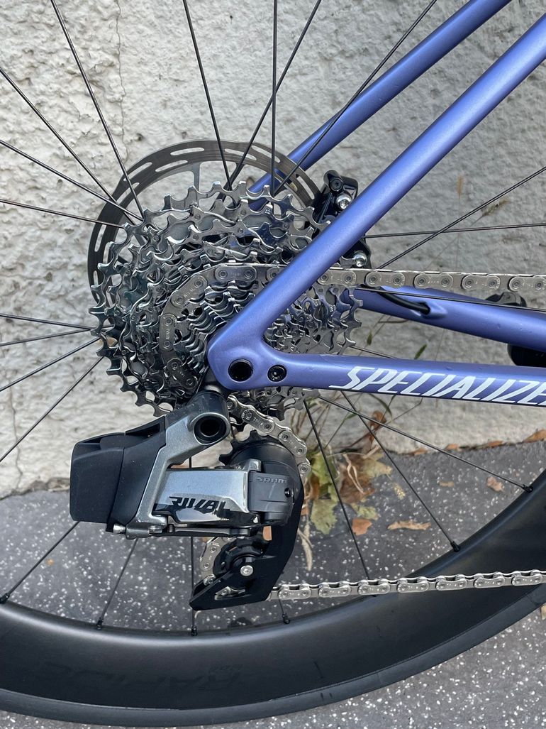 Used Specialized Tarmac SL8 Expert 2024 2024 Road & Gravel, Morado — image 14 of 16