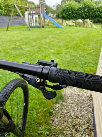 Used Trek Marlin 7 2022 Mountainbike, Red — image 15 of 23