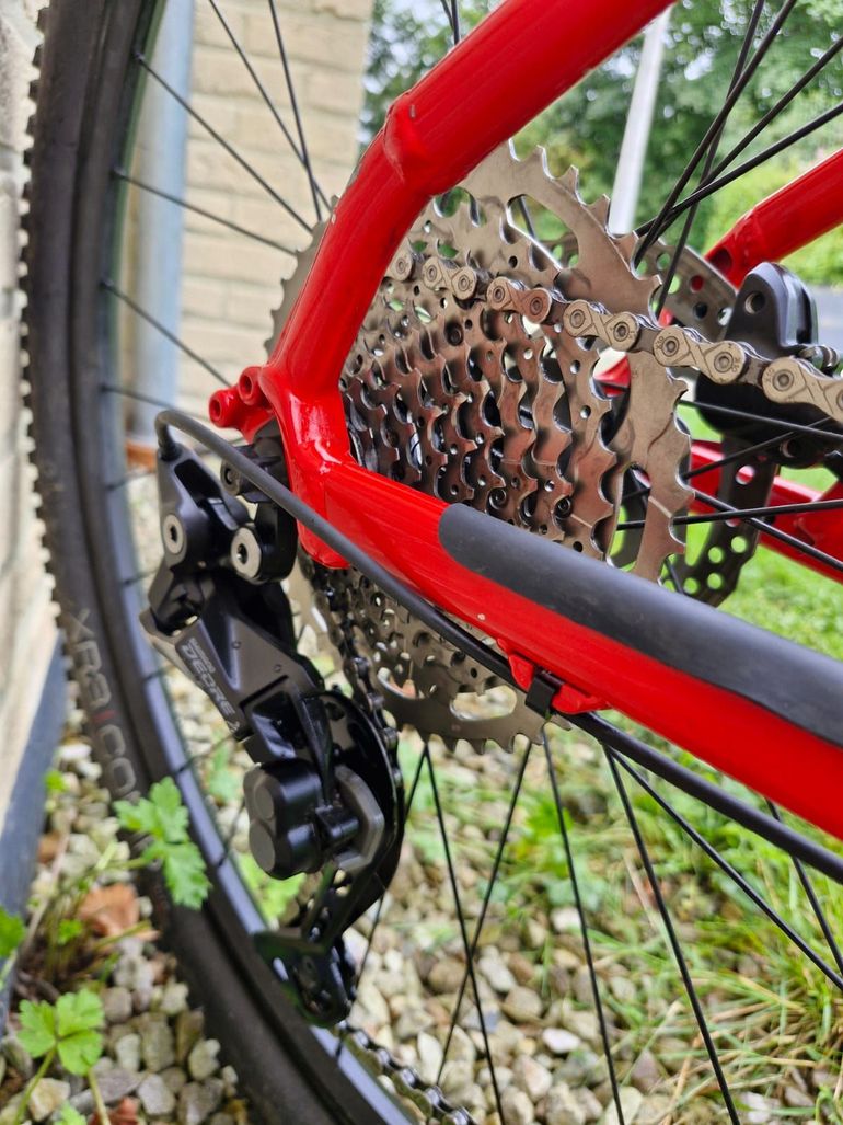 Used Trek Marlin 7 2022 Mountainbike, Red — image 2 of 23