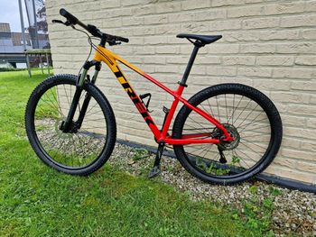 Used Trek Marlin 7 2022 Mountainbike, Red — image 1 of 23