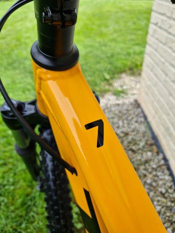 Used Trek Marlin 7 2022 Mountainbike, Red — image 5 of 23