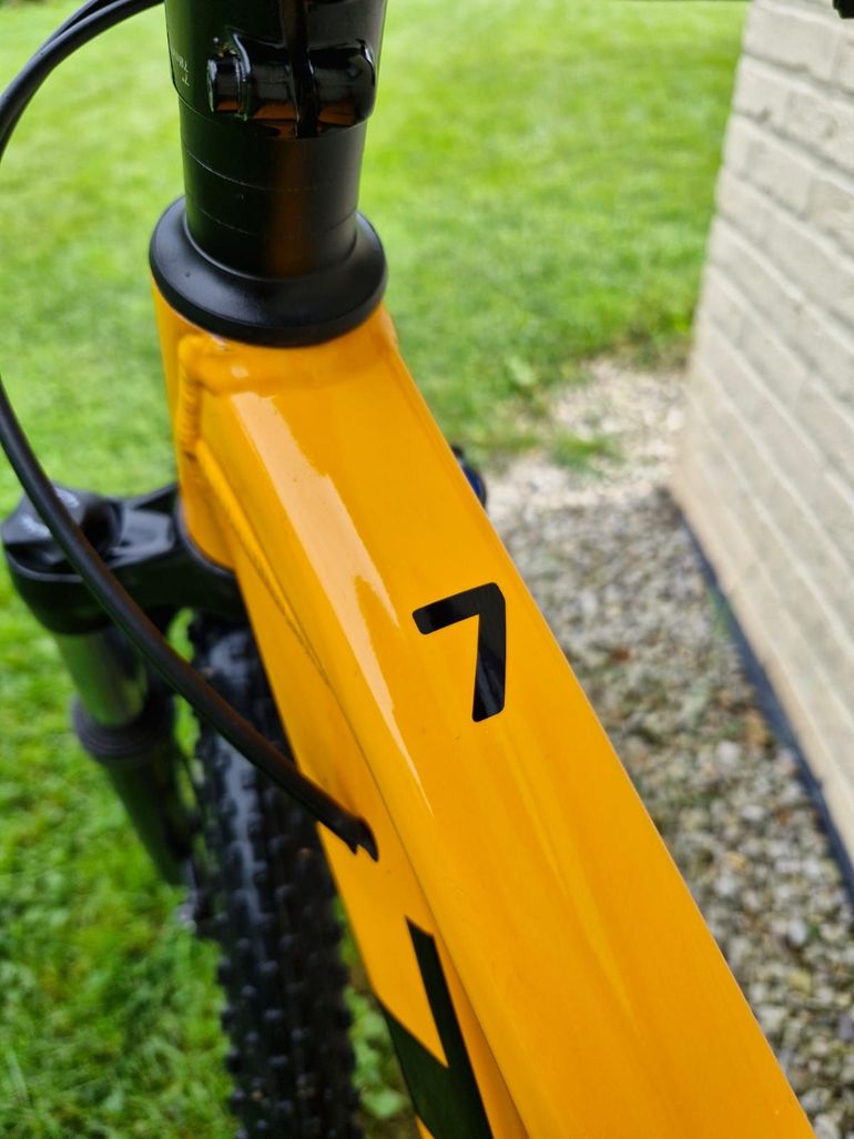 Used Trek Marlin 7 2022 Mountainbike, Red — image 5 of 23