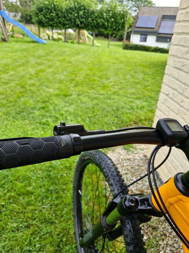 Used Trek Marlin 7 2022 Mountainbike, Red — image 16 of 23