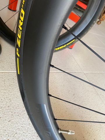 Scott Addict RC 30 2021 2021 Road & Gravel usato, Arancione — immagine 6 di 9