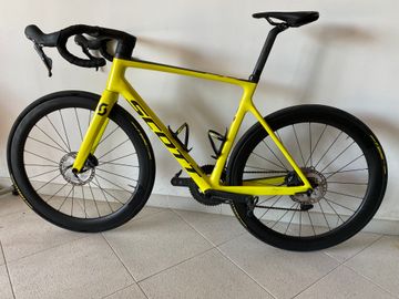 Scott Addict RC 30 2021 2021 Road & Gravel usato, Arancione — immagine 2 di 9