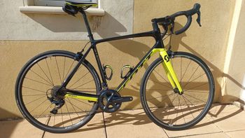 Used Scott SCOTT Addict 10 2019 2019 Road & Gravel — image 1 of 5