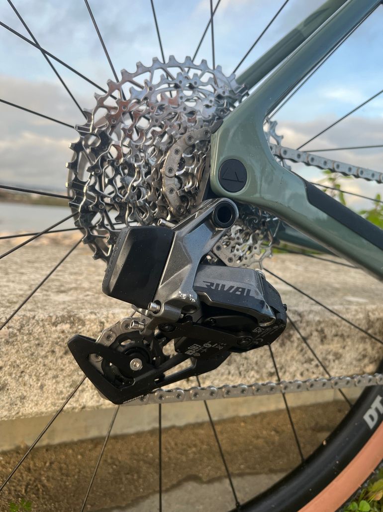 Used Canyon Grizl CF SL 7 eTap 2023 2023 Road & Gravel, Green — image 5 of 5