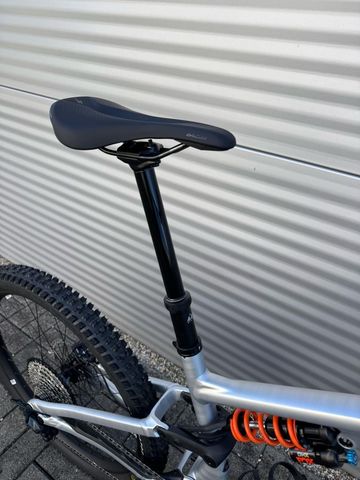 Used Specialized 15 Fox Coil Alloy 2025 Mountainbike, Light Gray — image 9 of 9