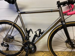 Van Nicholas - frame Frameset, 2023