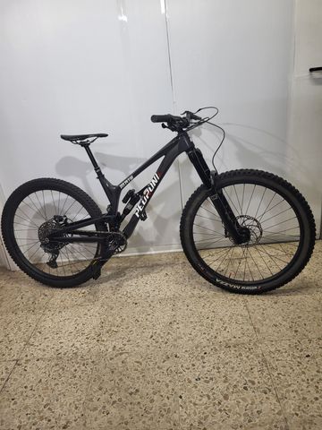 Used Santa Cruz Pedroni Enduro Mate Racer 2023 Mountainbike, Black — image 5 of 12