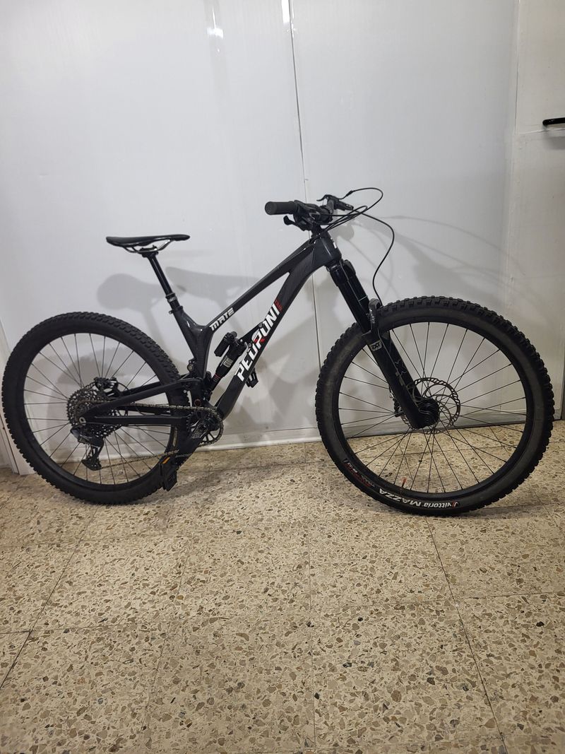 Used Santa Cruz Pedroni Enduro Mate Racer 2023 Mountainbike, Black — image 5 of 12