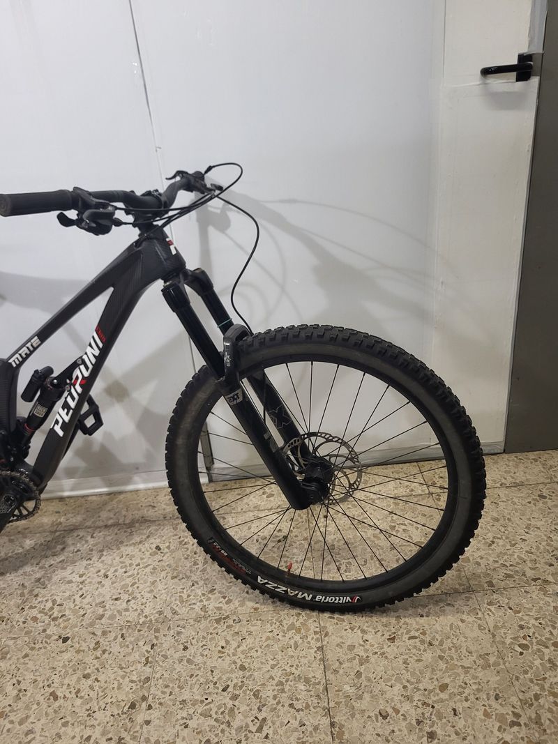 Used Santa Cruz Pedroni Enduro Mate Racer 2023 Mountainbike, Black — image 6 of 12