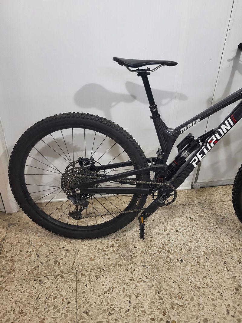 Used Santa Cruz Pedroni Enduro Mate Racer 2023 Mountainbike, Black — image 7 of 12