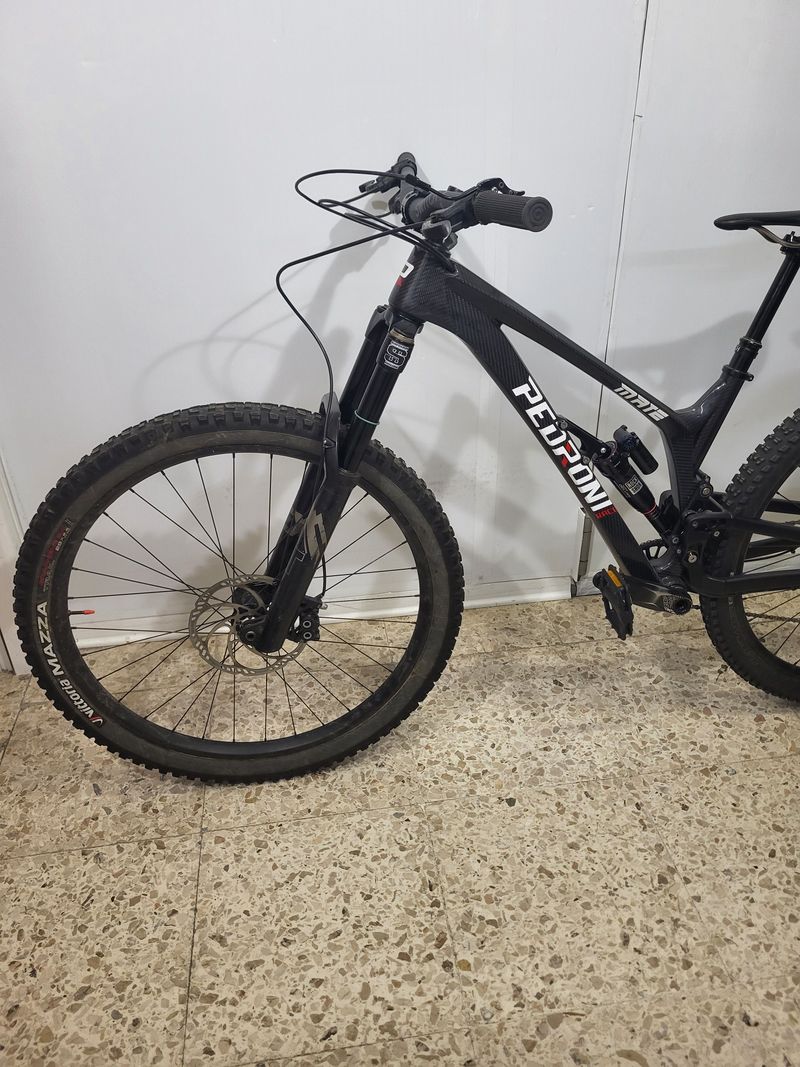 Used Santa Cruz Pedroni Enduro Mate Racer 2023 Mountainbike, Black — image 3 of 12
