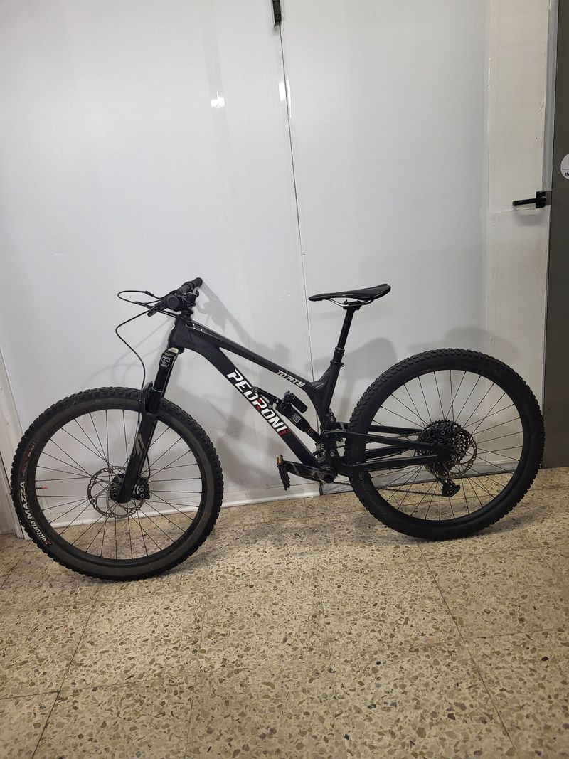 Used Santa Cruz Pedroni Enduro Mate Racer 2023 Mountainbike, Black — image 1 of 12