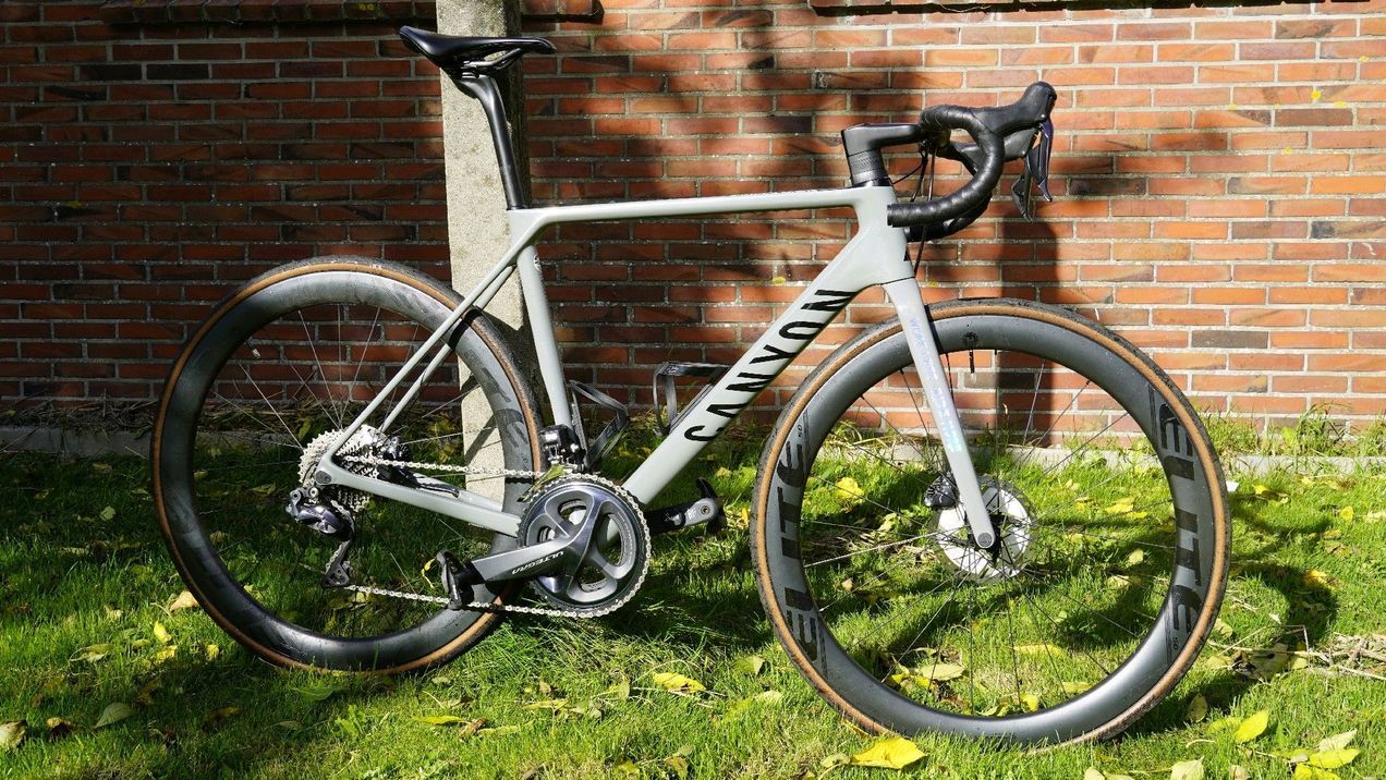 Canyon Ultimate CF SL 8 Disc Aero