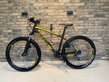 Used Giant Talon 1 2021 Mountainbike, Black — image 12 of 19