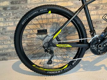 Used Giant Talon 1 2021 Mountainbike, Black — image 15 of 19