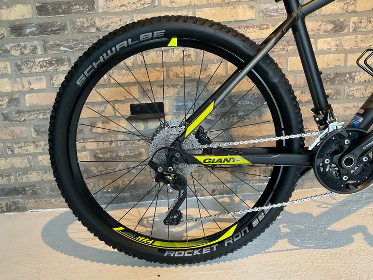 Used Giant Talon 1 2021 Mountainbike, Black — image 15 of 19