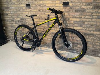 Used Giant Talon 1 2021 Mountainbike, Black — image 13 of 19