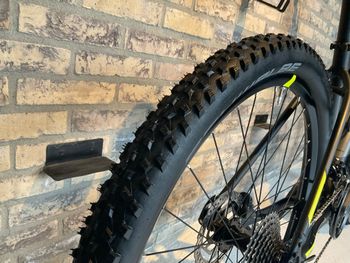 Used Giant Talon 1 2021 Mountainbike, Black — image 7 of 19