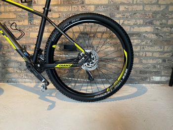 Used Giant Talon 1 2021 Mountainbike, Black — image 9 of 19