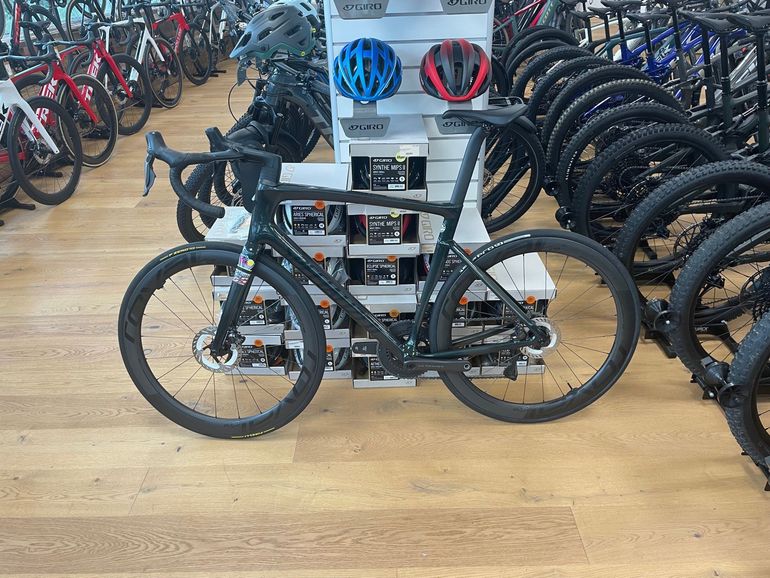 Used Specialized Tarmac SL7 Expert 2024 2024 Road & Gravel — image 1 of 3