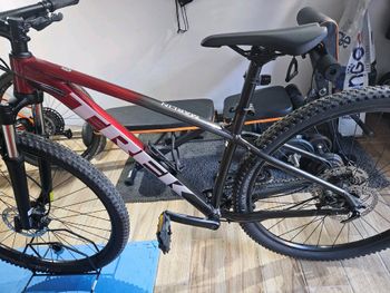 Used Trek Marlin 6 2022 Mountainbike — image 5 of 6