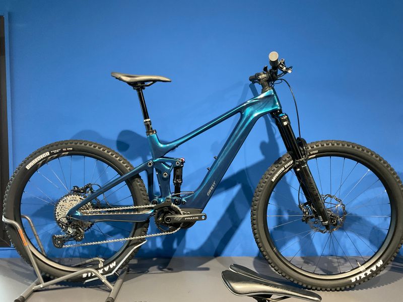 Gebrauchtes Giant Trance X Advanced E+ Elite 2 2024 2024 Mountainbike, Blau, 27.5 — Bild 1 von 4