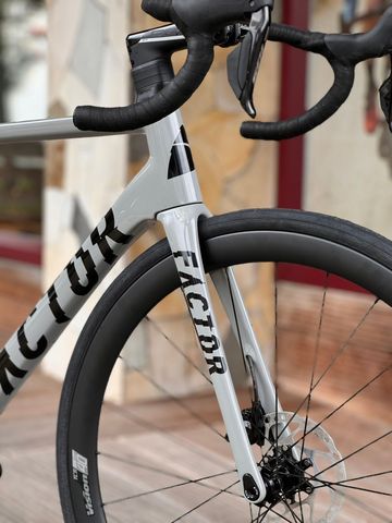 Tweedehands Factor Shattered Grey 2024 Road & Gravel — afbeelding 8 van 8