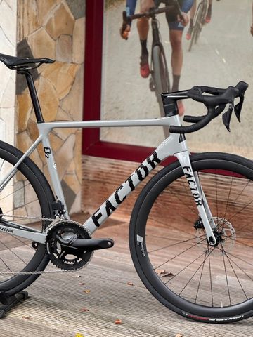 Tweedehands Factor Shattered Grey 2024 Road & Gravel — afbeelding 2 van 8
