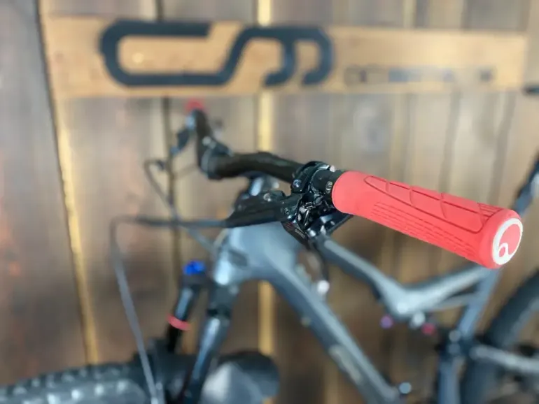Used Specialized Camber 2017 Mountainbike — image 10 of 11