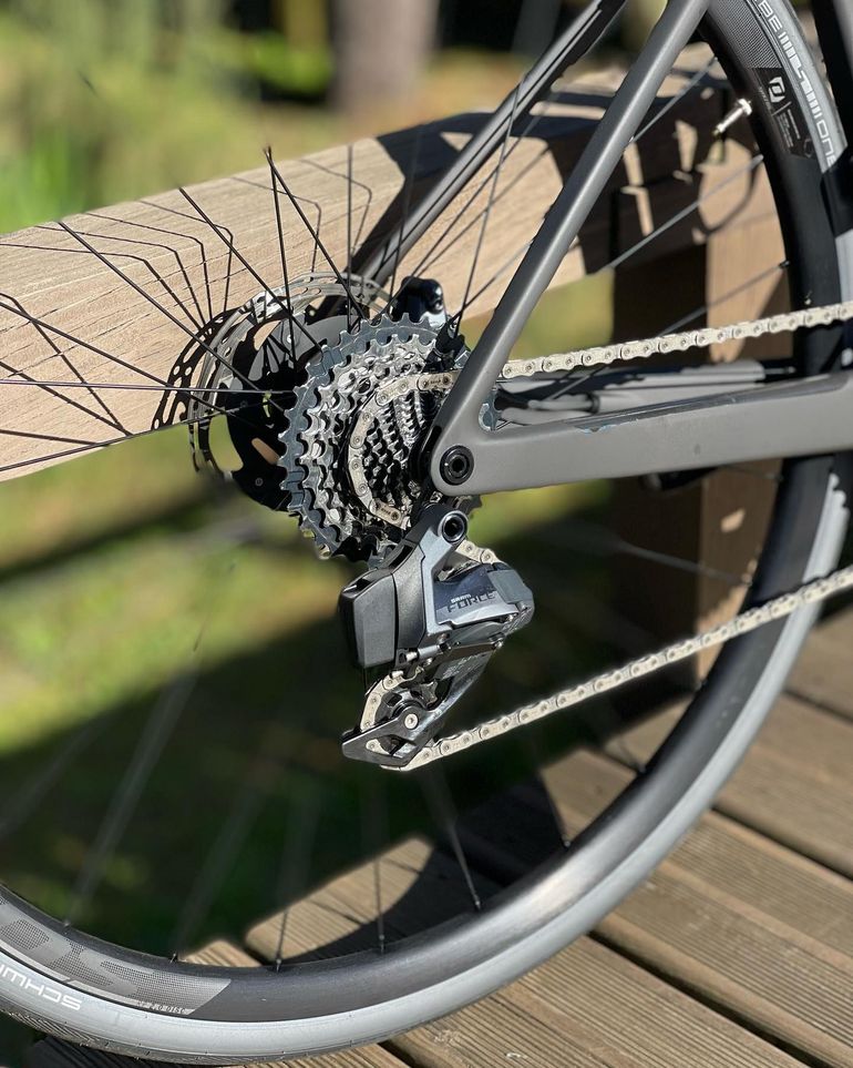 Used Scott Addict RC 20 2023 Road & Gravel, Green — image 6 of 7