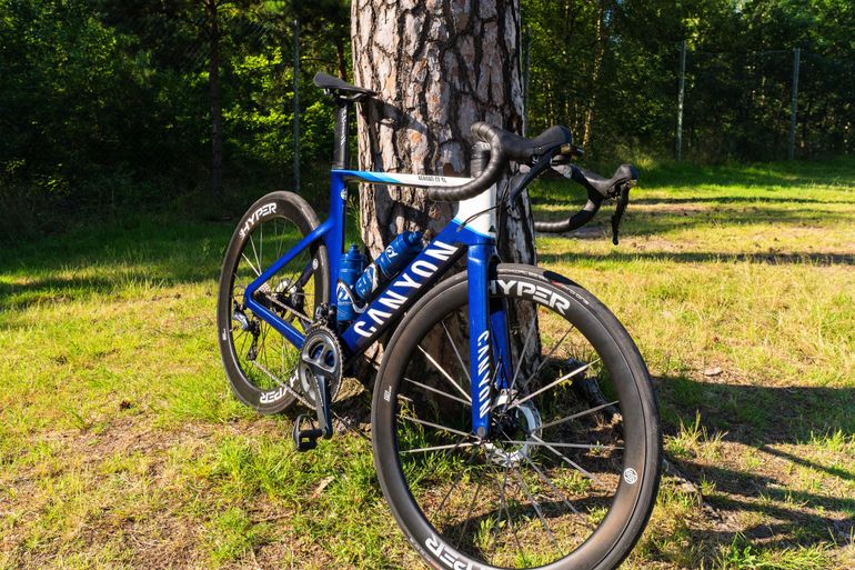 Used Canyon Aeroad CF SL 8 Disc 2023 2023 Road & Gravel, Black — image 4 of 4