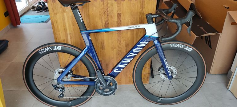 Used Canyon Aeroad CF SL 8 Disc 2023 2023 Road & Gravel, Black — image 1 of 4