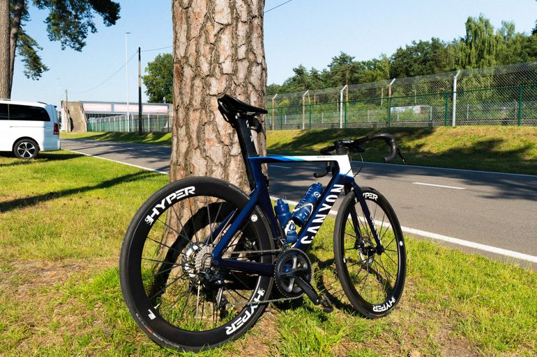 Used Canyon Aeroad CF SL 8 Disc 2023 2023 Road & Gravel, Black — image 3 of 4