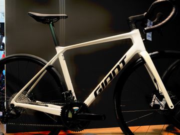Brugt Giant TCR Advanced 2 KOM 2025 2025 Road & Gravel — billede 1 af 6
