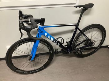Used Canyon Ultimate CF SLX Disc 9.0 Movistar 2018 2018 Road & Gravel — image 2 of 3