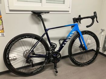 Used Canyon Ultimate CF SLX Disc 9.0 Movistar 2018 2018 Road & Gravel — image 1 of 3
