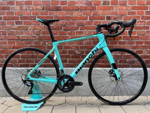 Bianchi - NEW! Bianchi Infinito XE/Disc Brakes/Full Carbon/Shimano Ultegra/Size 55, 2024