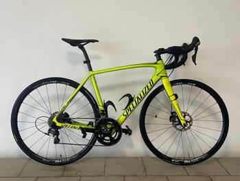 Used Specialized Tarmac Expert Disc 2017 2017 Road & Gravel, Green — image 1 of 5