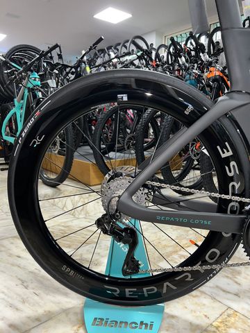 Used Bianchi Oltre RC Durace Di2 2025 Road & Gravel, Black — image 2 of 10