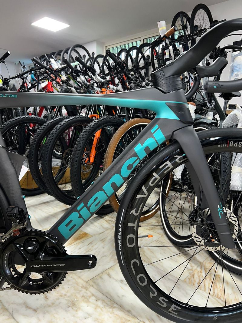 Used Bianchi Oltre RC Durace Di2 2025 Road & Gravel, Black — image 8 of 10