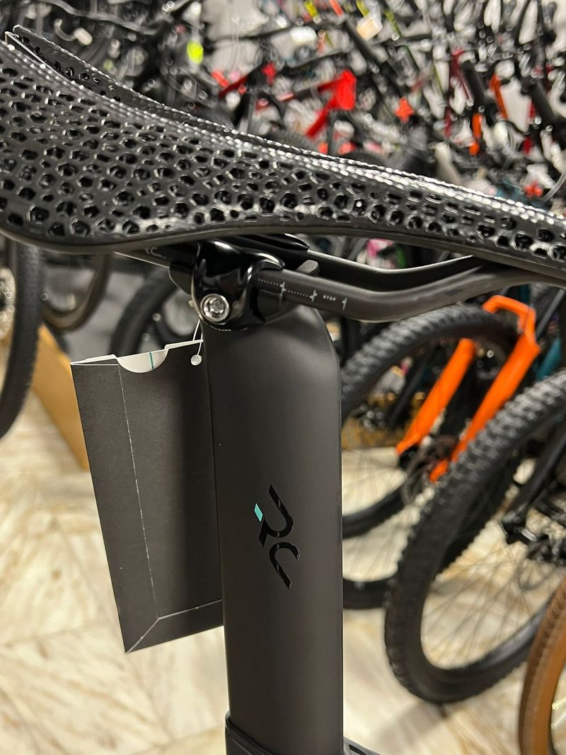 Used Bianchi Oltre RC Durace Di2 2025 Road & Gravel, Black — image 5 of 10