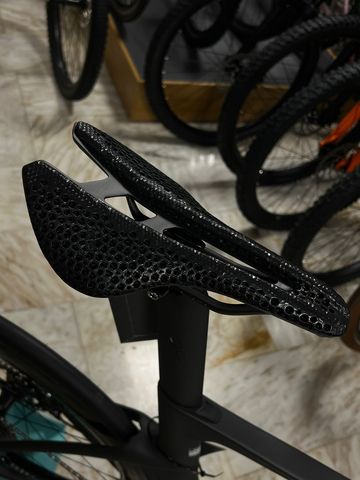 Used Bianchi Oltre RC Durace Di2 2025 Road & Gravel, Black — image 6 of 10