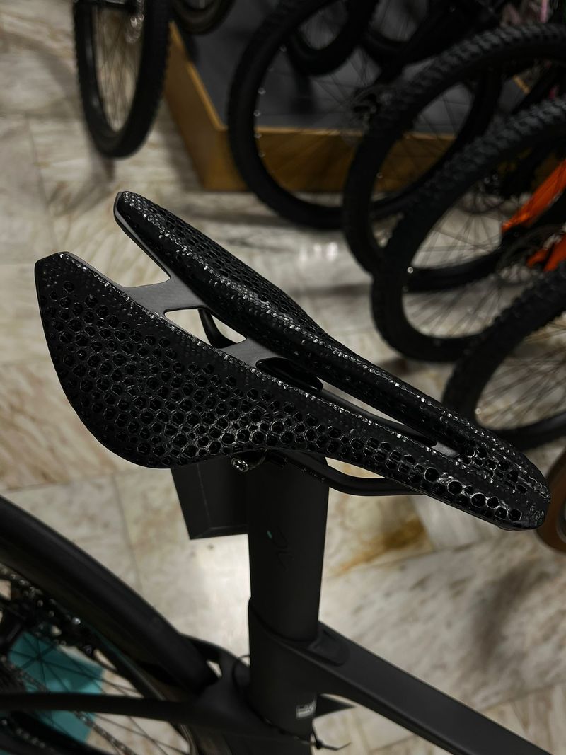 Used Bianchi Oltre RC Durace Di2 2025 Road & Gravel, Black — image 6 of 10