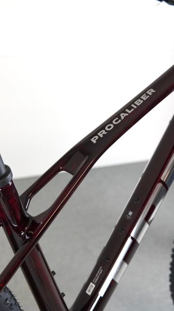 Used Trek Procaliber 9.7 AXS gen 3 2025 Mountainbike, Red — image 2 of 3