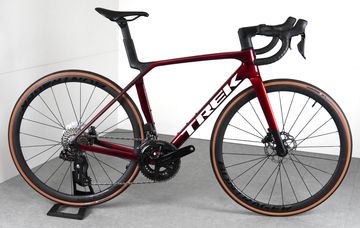 Trek MADONE SL 6 GEN 8 2025 Road & Gravel usato, Nero — immagine 1 di 5