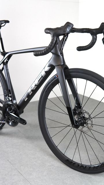 Trek MADONE SL 6 GEN 8 2025 Road & Gravel usato, Nero — immagine 3 di 5